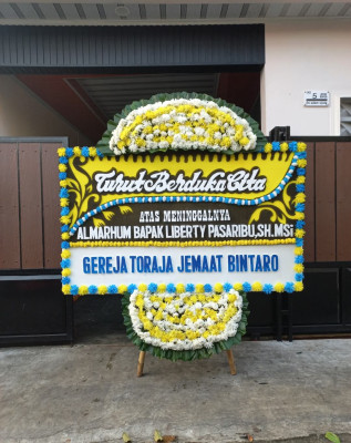 Papan Bunga Duka di Kebomas